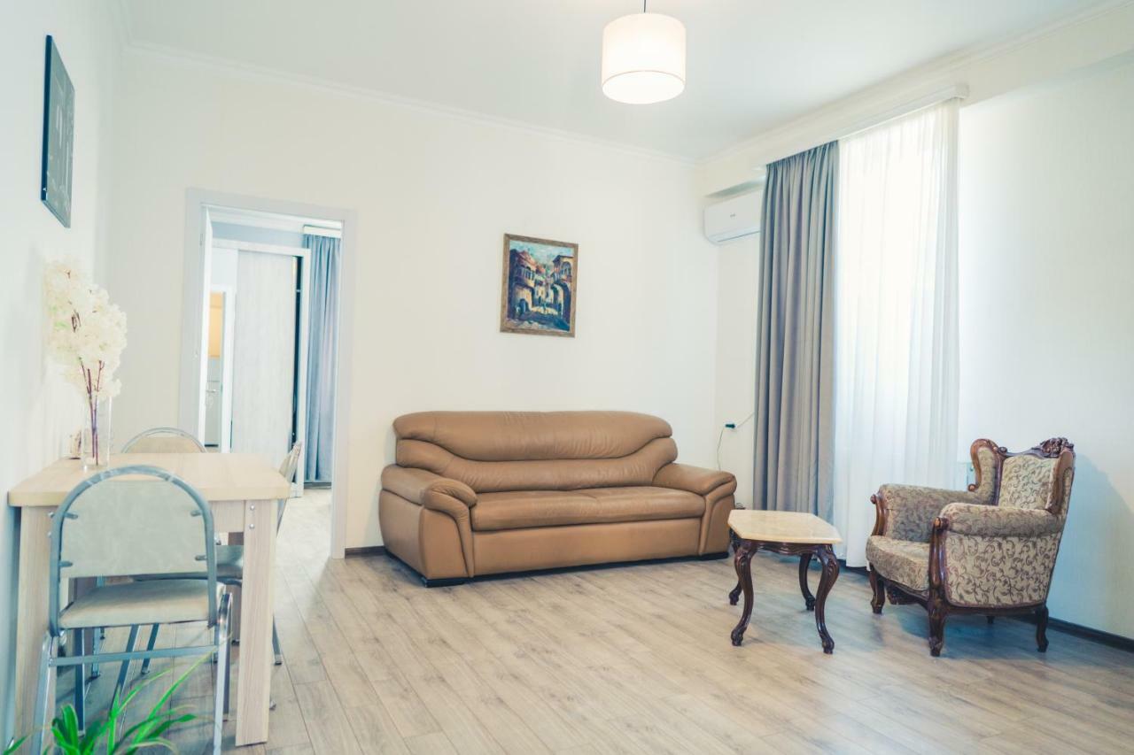 Tatias Apartments In The Downtown Tbilisi Eksteriør billede